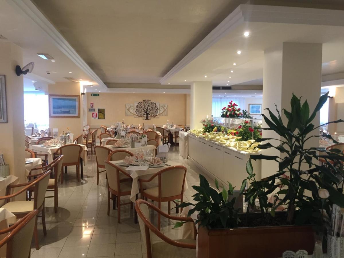 Hotel Conca Verde ลินญาโน ซับเบียโดโร ภายนอก รูปภาพ