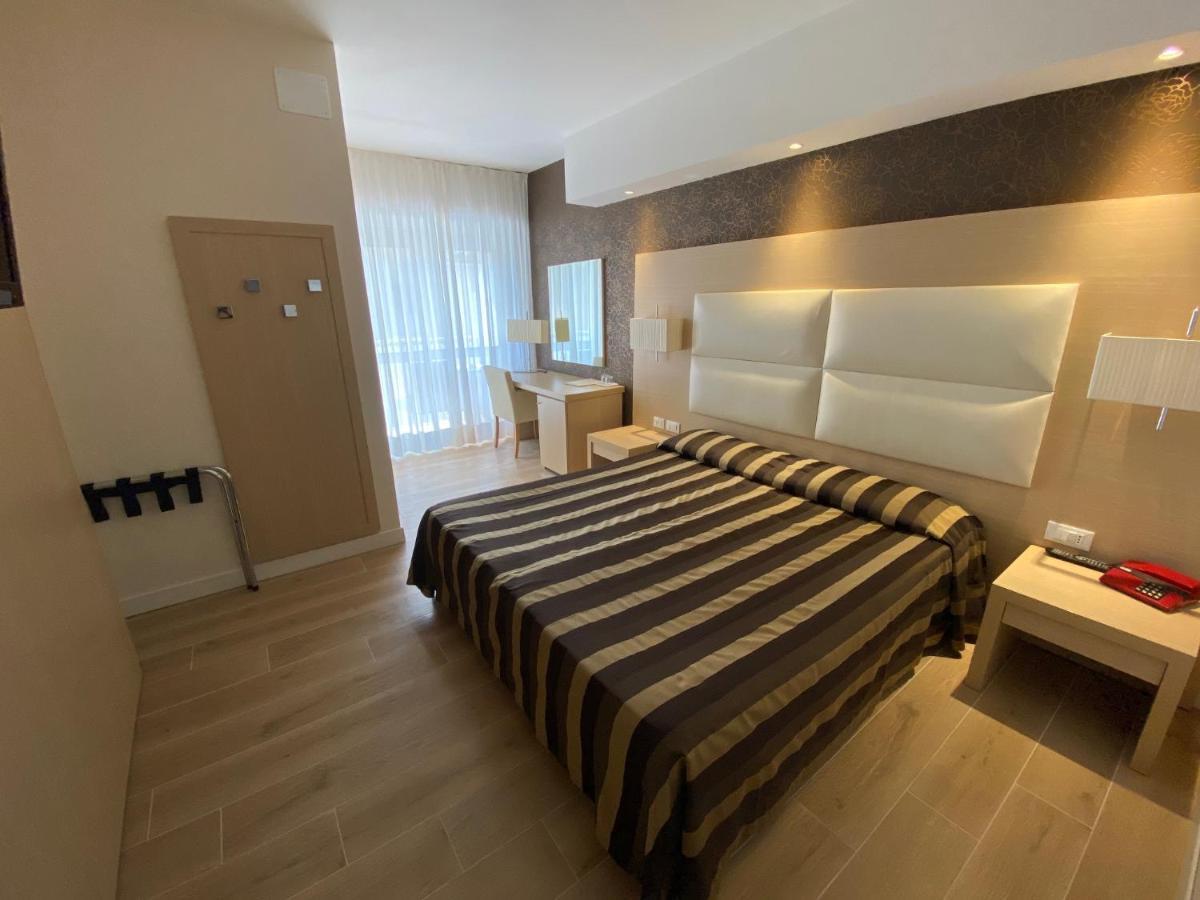 Hotel Conca Verde ลินญาโน ซับเบียโดโร ภายนอก รูปภาพ