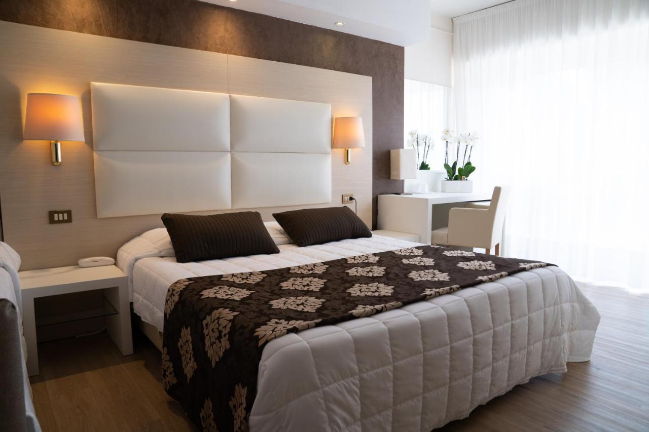 Hotel Conca Verde ลินญาโน ซับเบียโดโร ภายนอก รูปภาพ