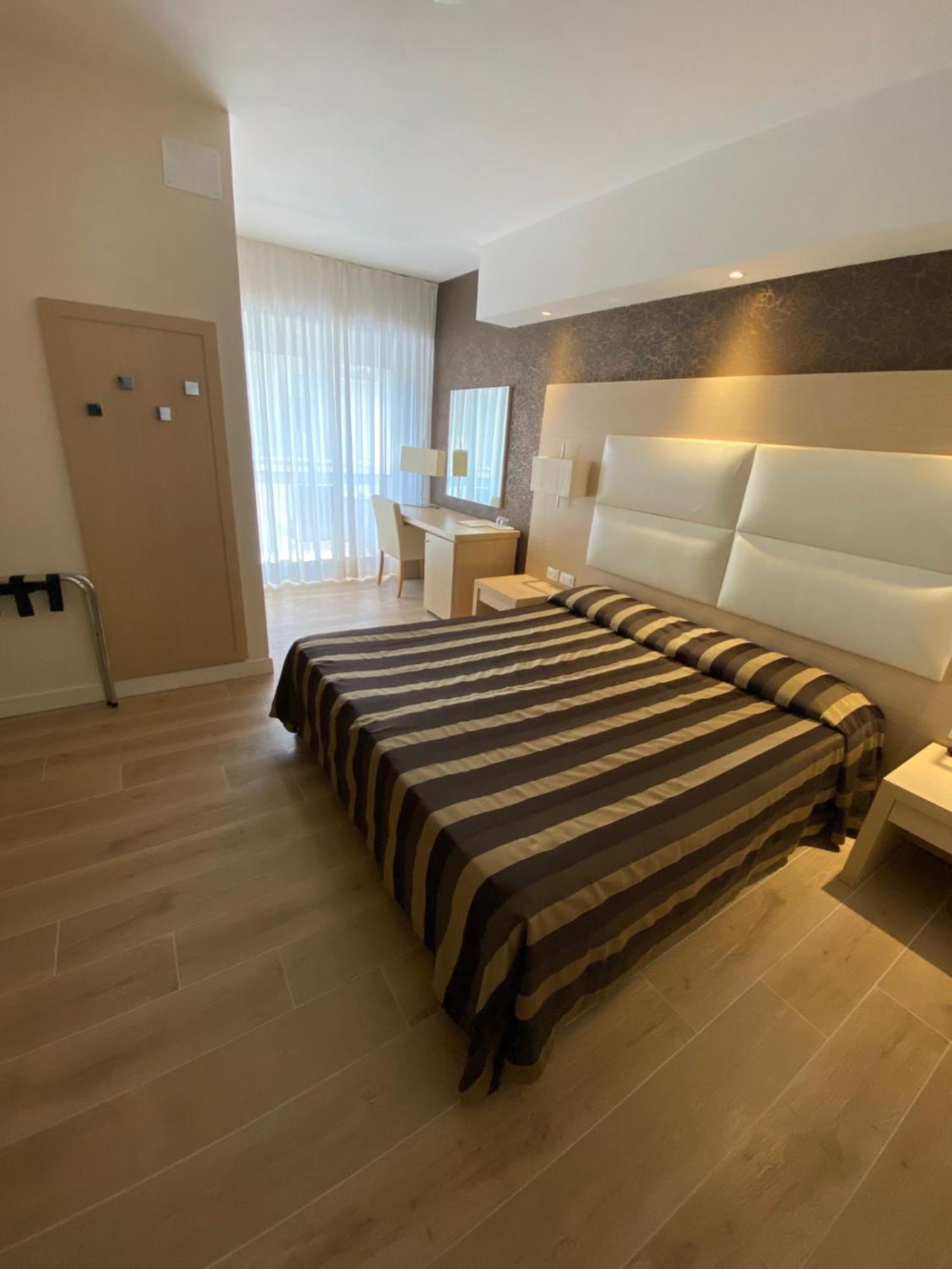 Hotel Conca Verde ลินญาโน ซับเบียโดโร ภายนอก รูปภาพ